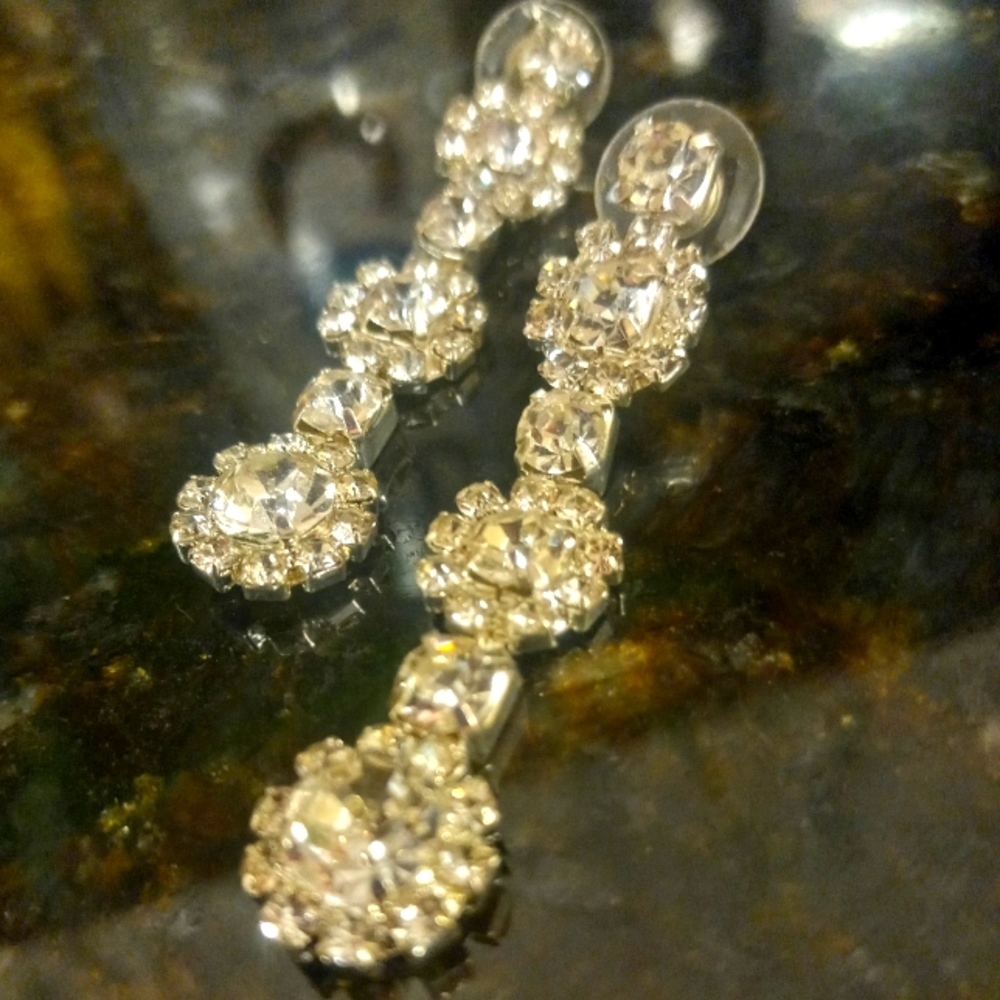 NWOT / JESSICA MCCLINTOCK rhinestone drop earrings